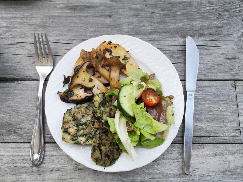 Gegrillte Kräuterseitlinge mit Salat